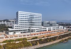 <b>”店亭村沈大妈吃着食堂供给的可口饭菜笑着</b>